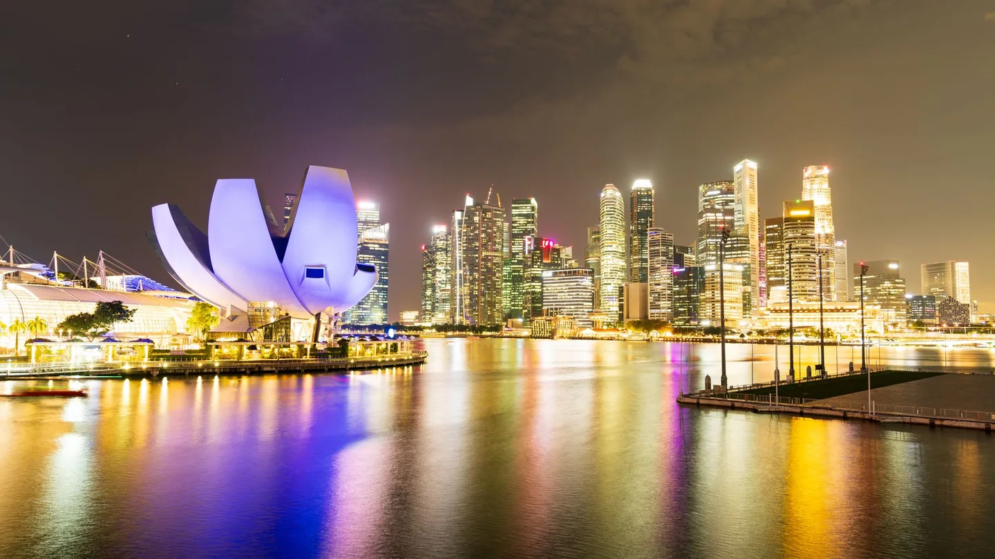 Marina Bay and the Singapore skyline illuminated at night